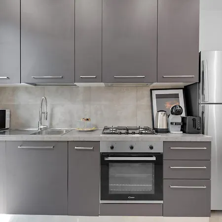 Senatore 5 * ميلان